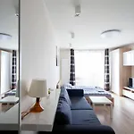 Metro Wilanowska Aparts Apartmán