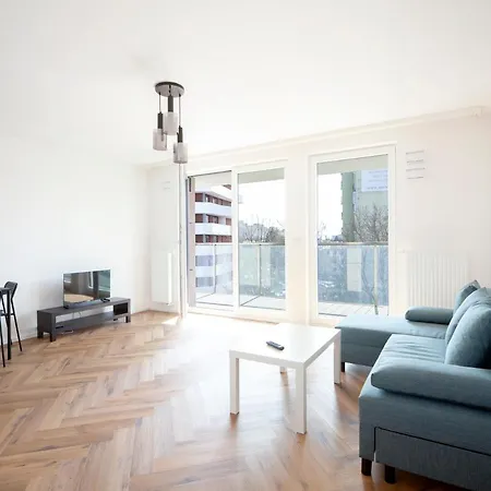 Metro Wilanowska Aparts *