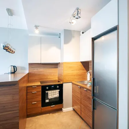 Metro Wilanowska Aparts Apartment Warsaw