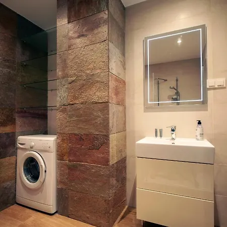 Metro Wilanowska Aparts Varšava