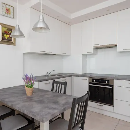 Metro Wilanowska Aparts