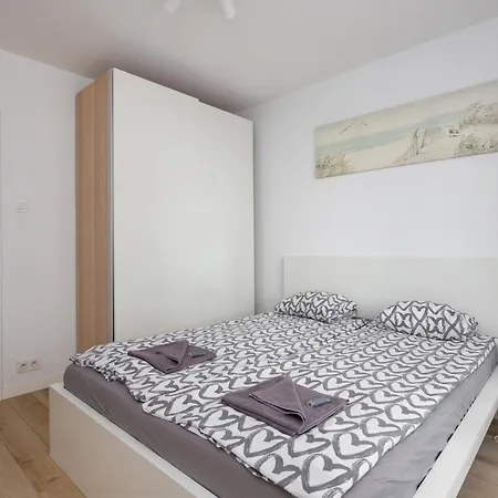 Metro Wilanowska Aparts *