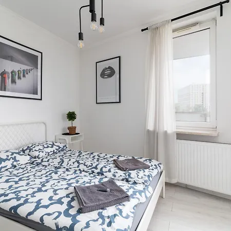 Metro Wilanowska Aparts Apartment *