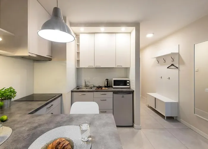 Metro Wilanowska Aparts Варшава