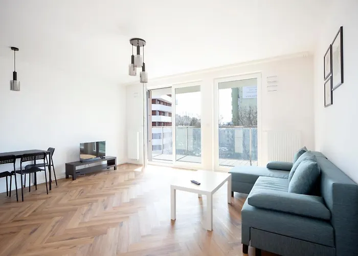 Metro Wilanowska Aparts *