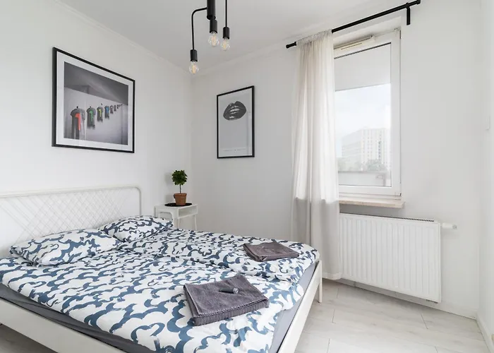 Metro Wilanowska Aparts Апартаменты *