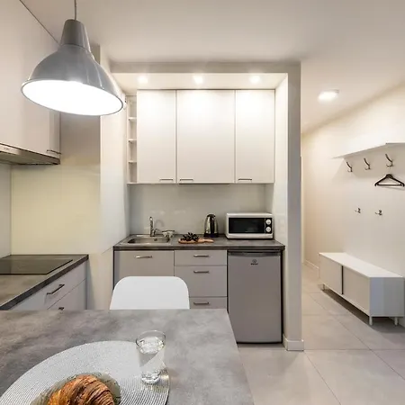 Metro Wilanowska Aparts Varsavia