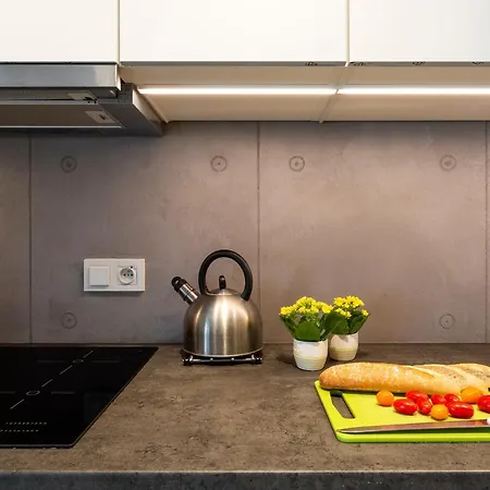 Metro Wilanowska Aparts Varsavia