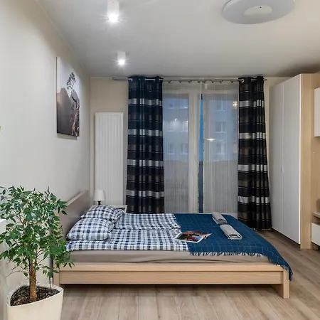 Metro Wilanowska Aparts Varsó