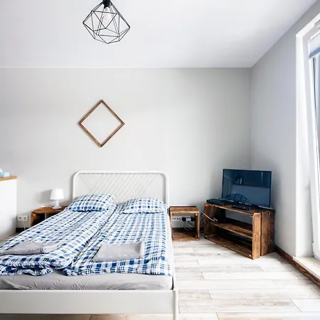 Metro Wilanowska Aparts Varsó